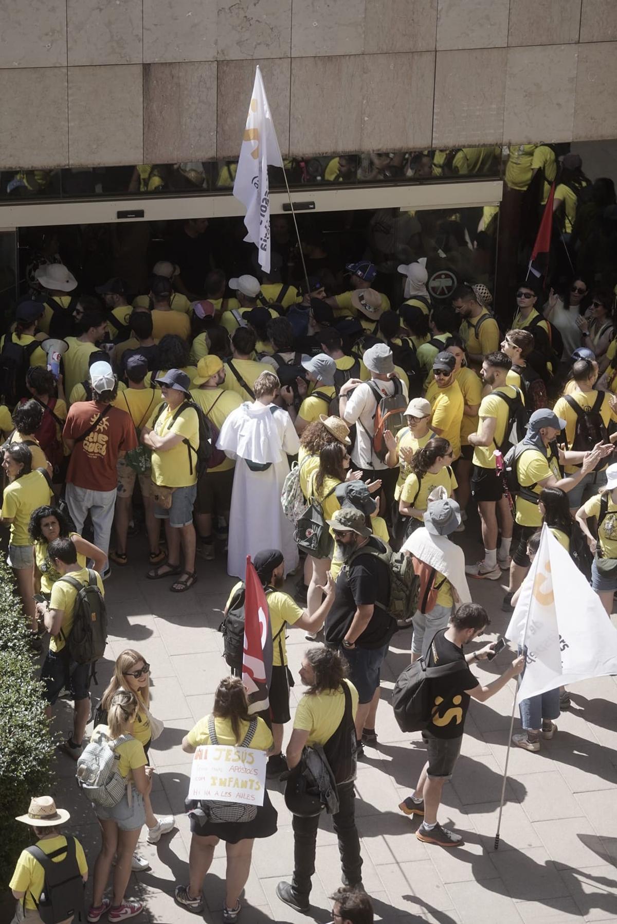 La protesta de professors es trasllada aquest divendres a Monserrat