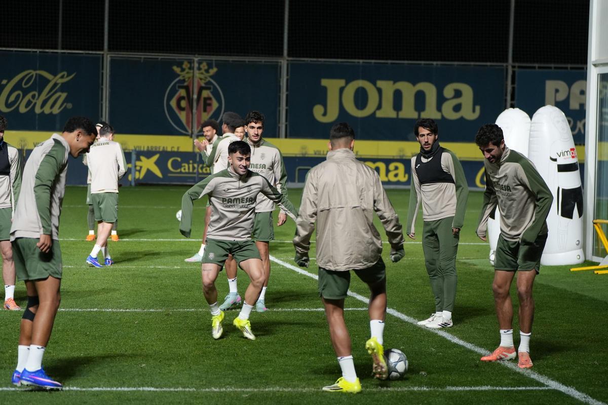 El Villarreal se ejercitó ayer por la tarde en la Ciudad Deportiva para preparar el partido ante el Ajax.