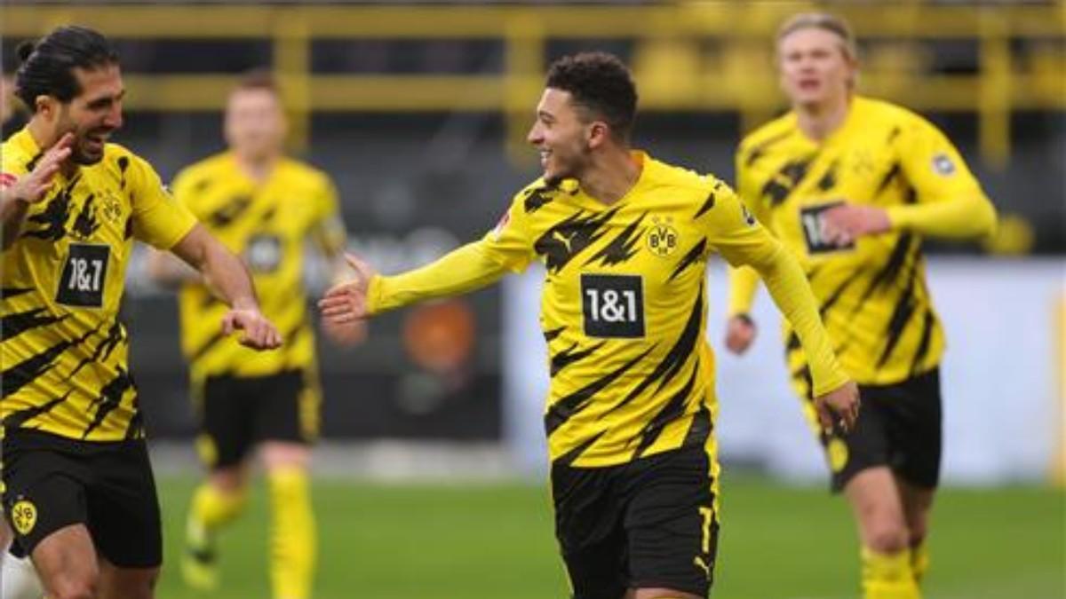 Los jugadores del Dortmund celebrando uno de los tres goles