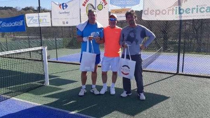 Uno de los finalistas del V Torneo Cocido de Lalín de tenis.