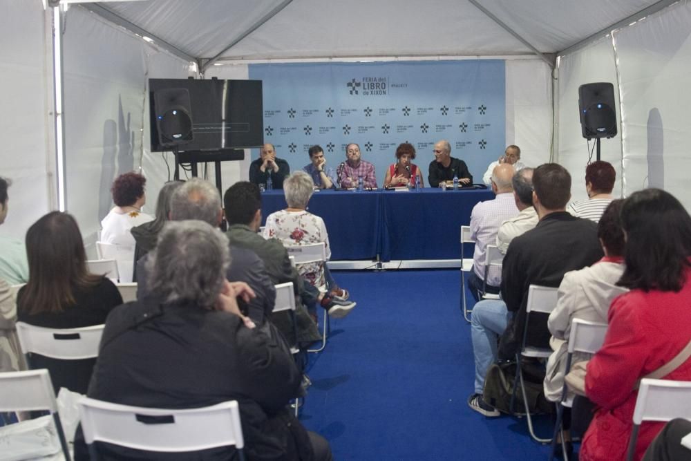 Público asistente a la Feria del Libro