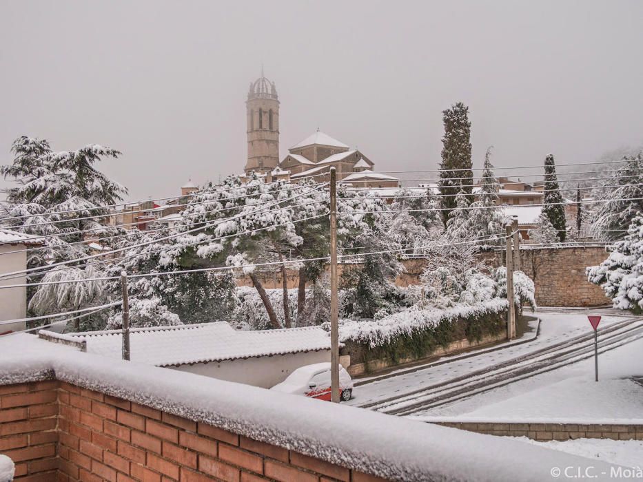 Moià es lleva amb 8 centímetres de neu