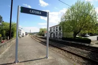 Sabotaje en el tren de Coruña a Vigo: Dos individuos pintarrajean el convoy