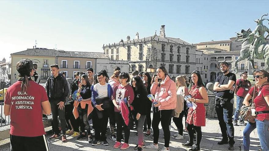 Los ciclos formativos de guía y turismo intentan captar alumnos