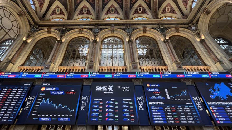 El Ibex modera sus caídas al cierre y termina con un retroceso del 1,18% tras la nueva amenaza arancelaria de Trump a la UE y Apple