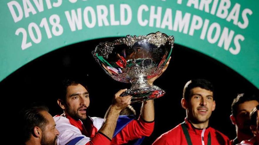 El croata Marin Cilic, con la ensaladera de plata tras ganar a Francia.