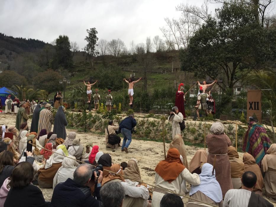 Via Crucis viviente en Infiesto.