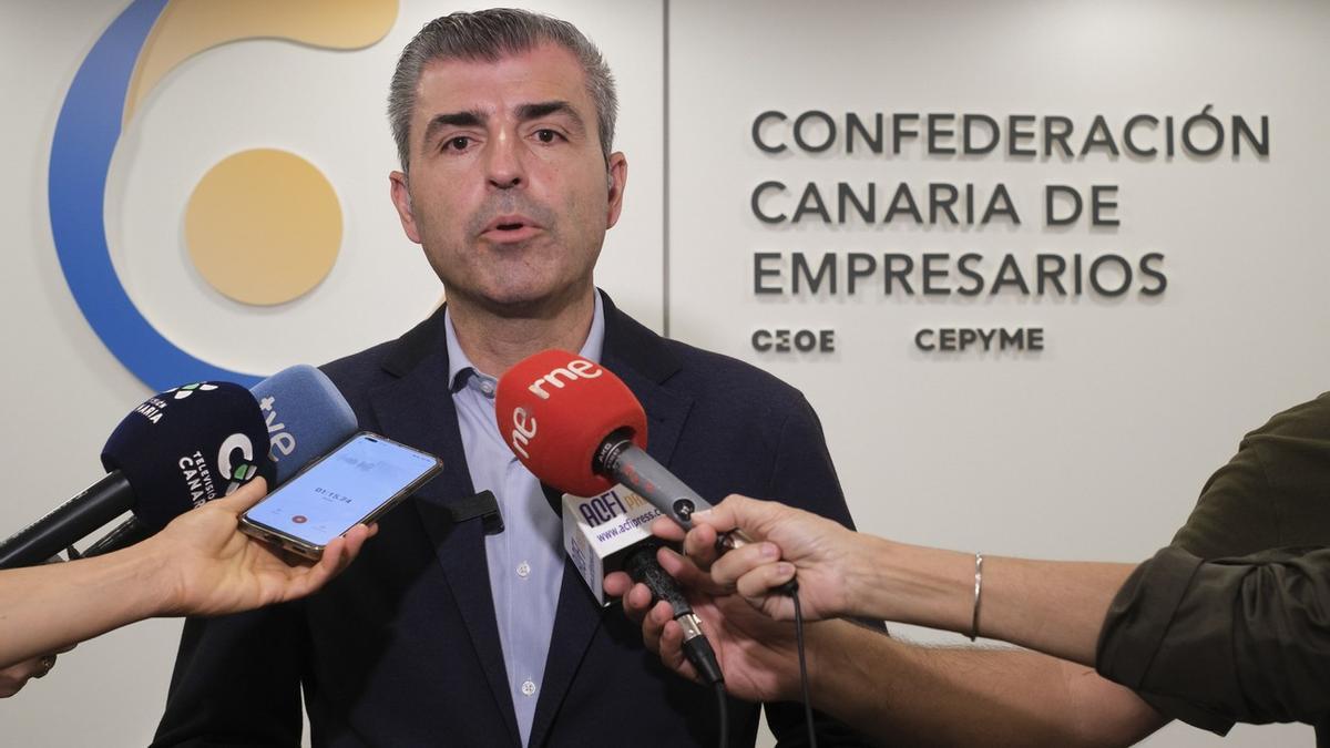 El candidato del PP a la Presidencias de Canarias, Manuel Domínguez, en la reunión de este viernes con CECAPYME.