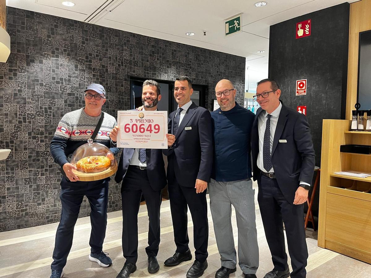 Celebración en Siete Palmas por un quinto premio