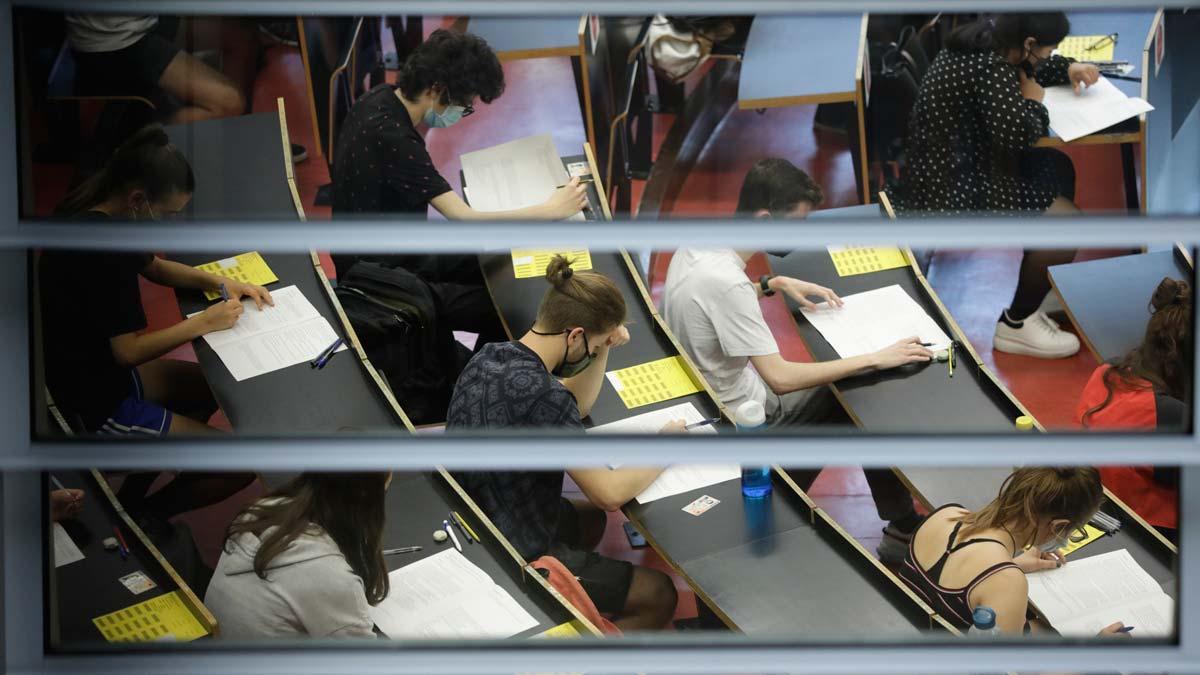 Unos 40.000 alumnos catalanes empiezan la selectividad de la pandemia sin incidencias
