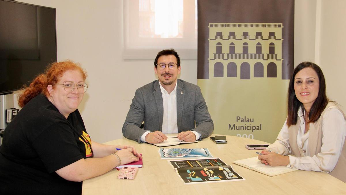 Imatge de la reunió mantinguda amb els comerços del Grau.