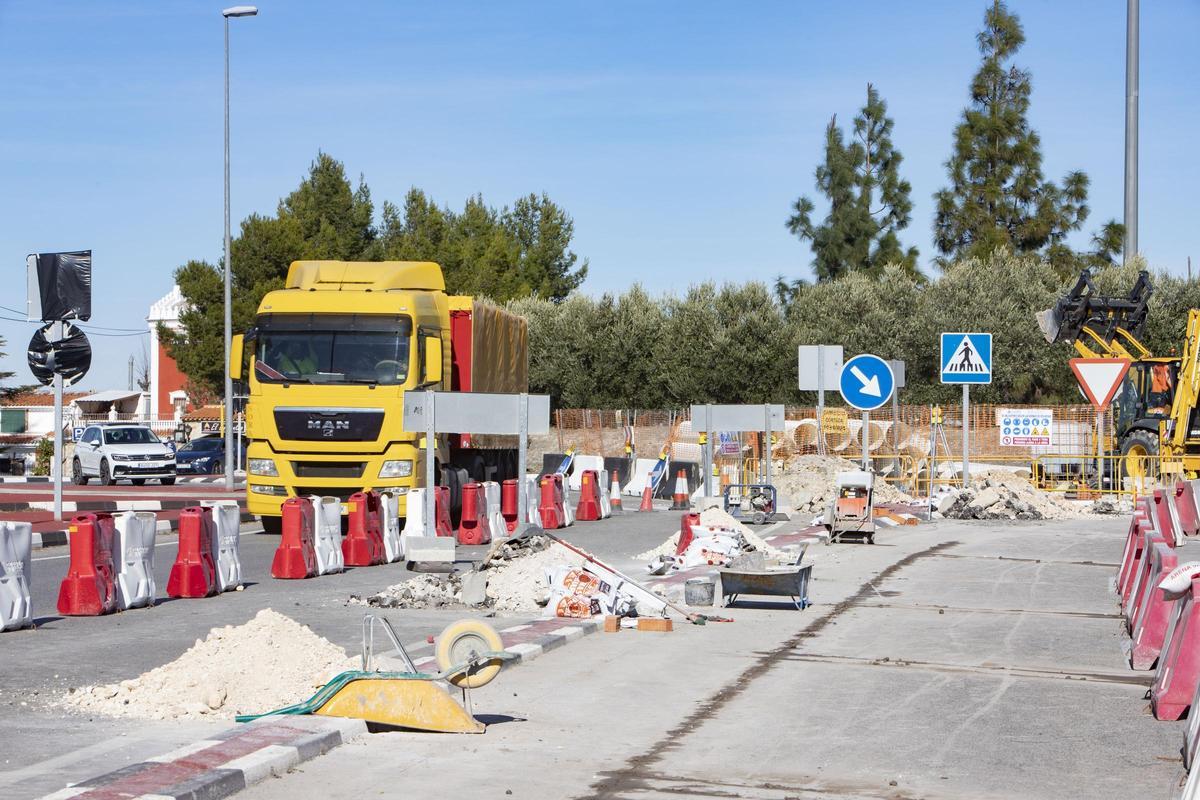 La ronda sur de Ontinyent en obras, junto al polideportivo.