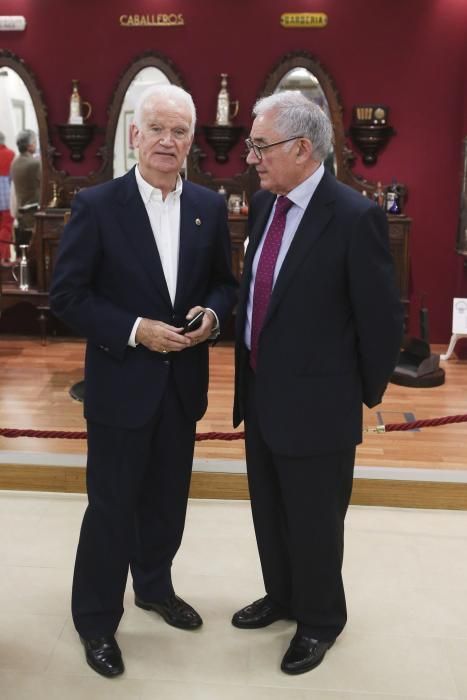 Inauguración de la exposición del psicoesteta Ramiro en la sala de exposiciones de Caja Rural