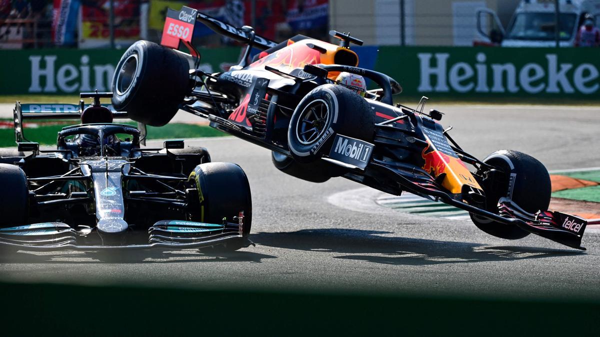 El escalofriante accidente entre Verstappen y Hamilton en Monza