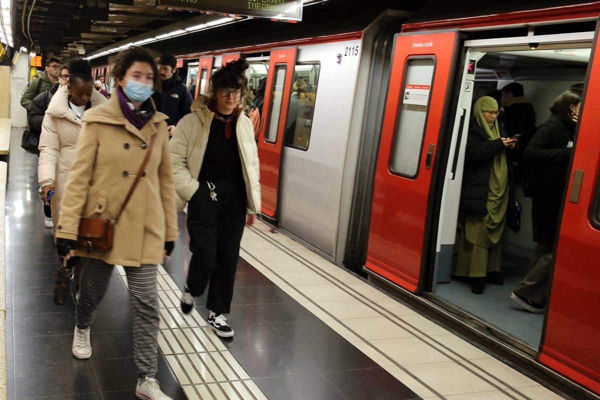 Último día de la mascarilla obligatoria en el transporte público