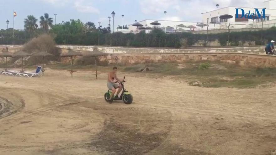 Las motos eléctricas invaden la playa del Peñón