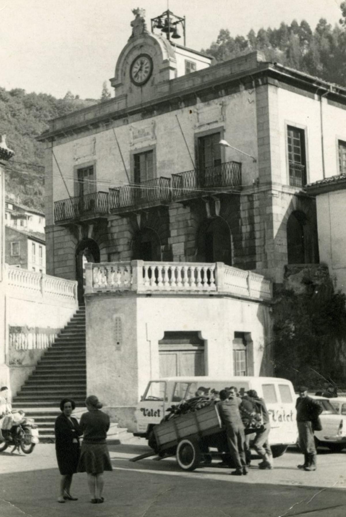 La Casa Consisterial, al lado de la cual estaba la capilla de Santa María
