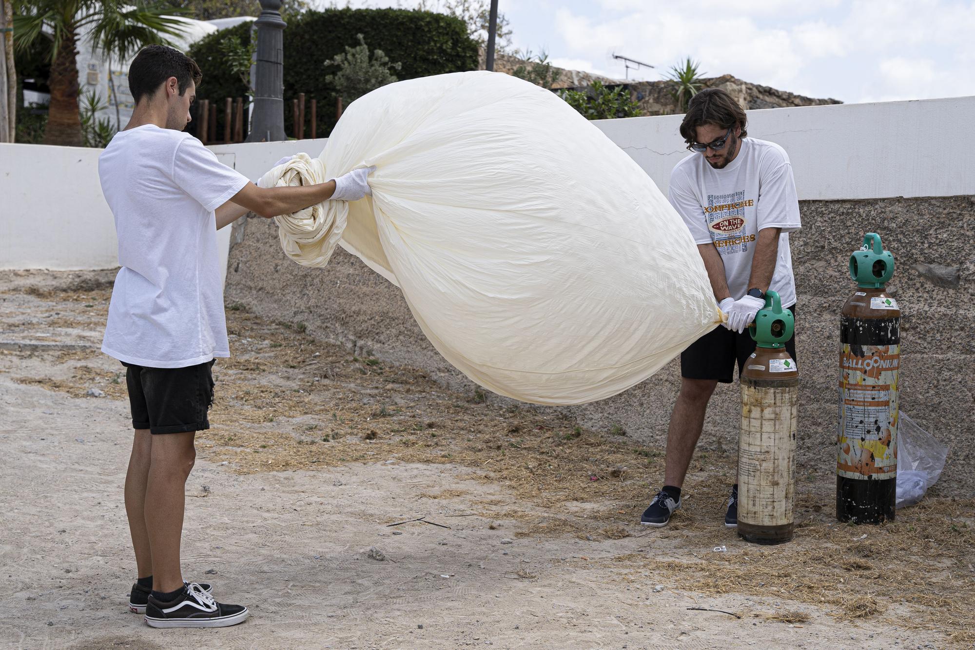 Lanzan a la atmósfera un nano satélite que recogerá muestras ambientales en Ibiza.