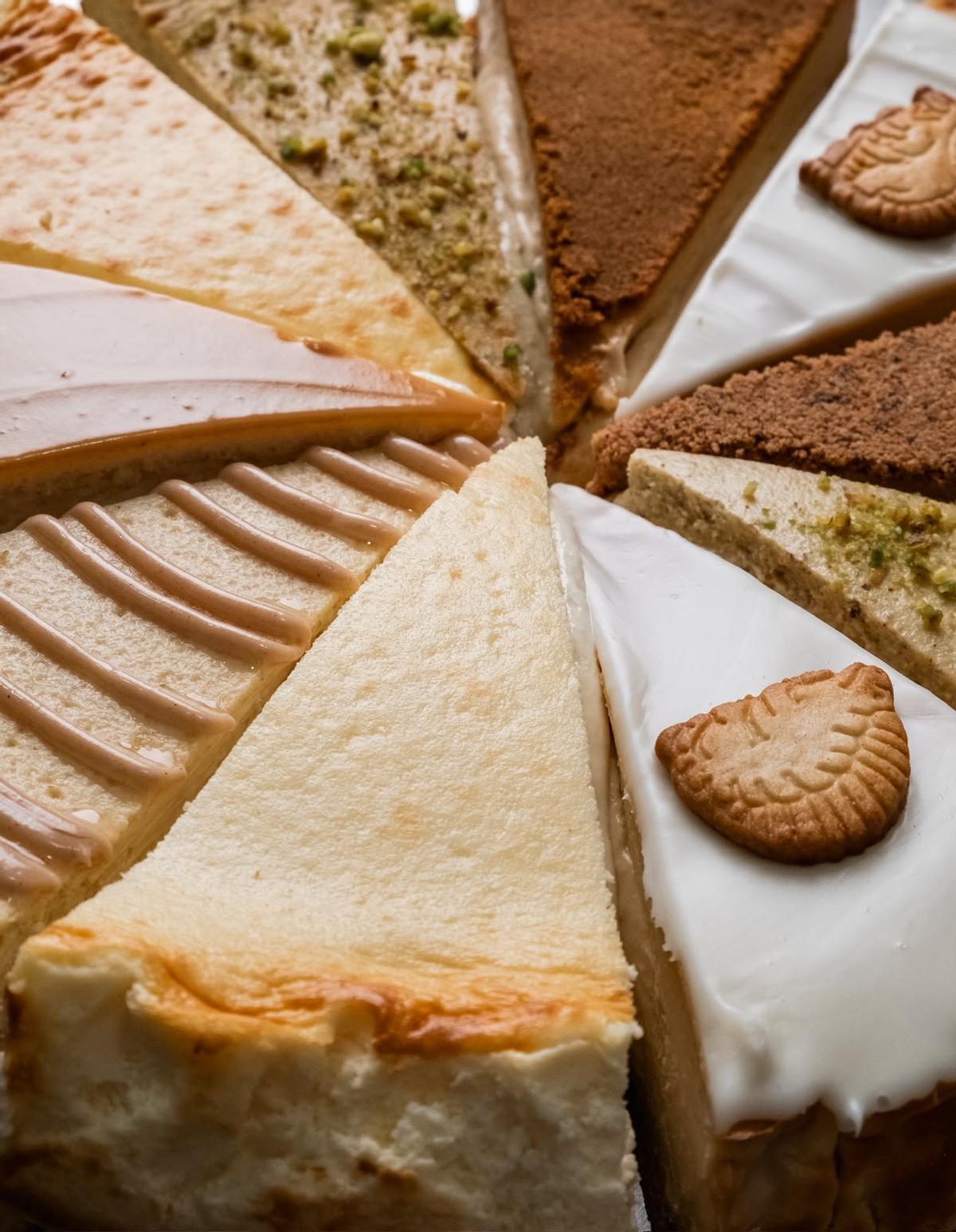Algunas de sus tartas de queso