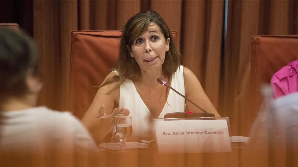 La expresidenta del PPC Alicia Sánchez-Camacho, durante su intervención en el Parlament en la comisión de investigación de la 'operación Cataluña'.