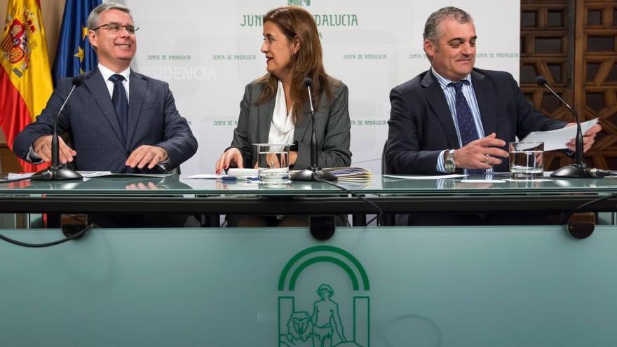 Juan Carlos Blanco, Sonia Gaya y Javier Carnero en la rueda de prensa de ayer.