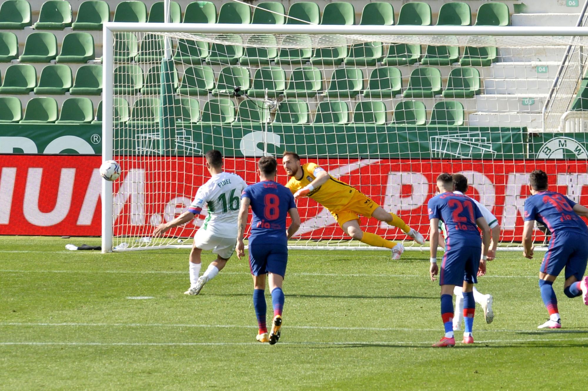 Partido de Liga  Elche:0 Atletico de Madrid:1 Fidel envio el balon al poste en el penalti de el minuto 90