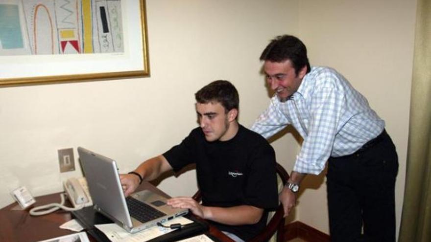 Fernando Alonso con Adrián Campos