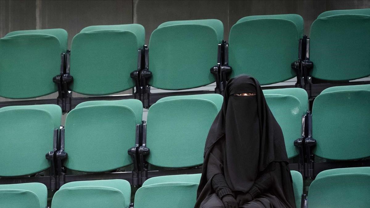 zentauroepp49279144 the hague netherlands 23 11 2016 file a burqa clad 190801093633 zentauroepp49279144 the hague netherlands 23 11 2016 file a burqa clad 190801093633