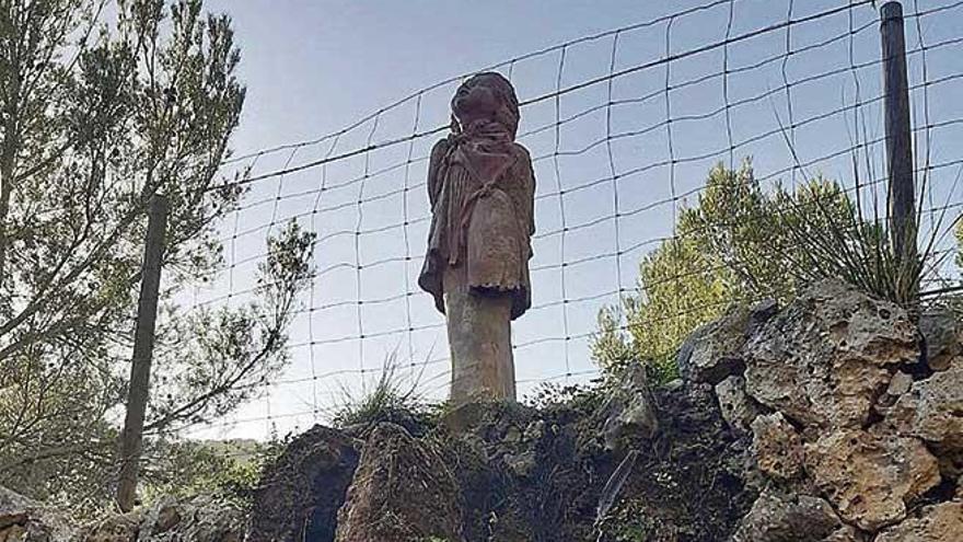 Imagen de la estatua que desapareció de la finca de Raixa.