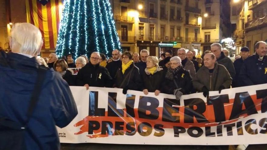 Un centenar de persones davant l&#039;Ajuntament de Manresa