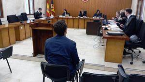 El acusado, durante el juicio en la Audiencia Provincial de Palma.