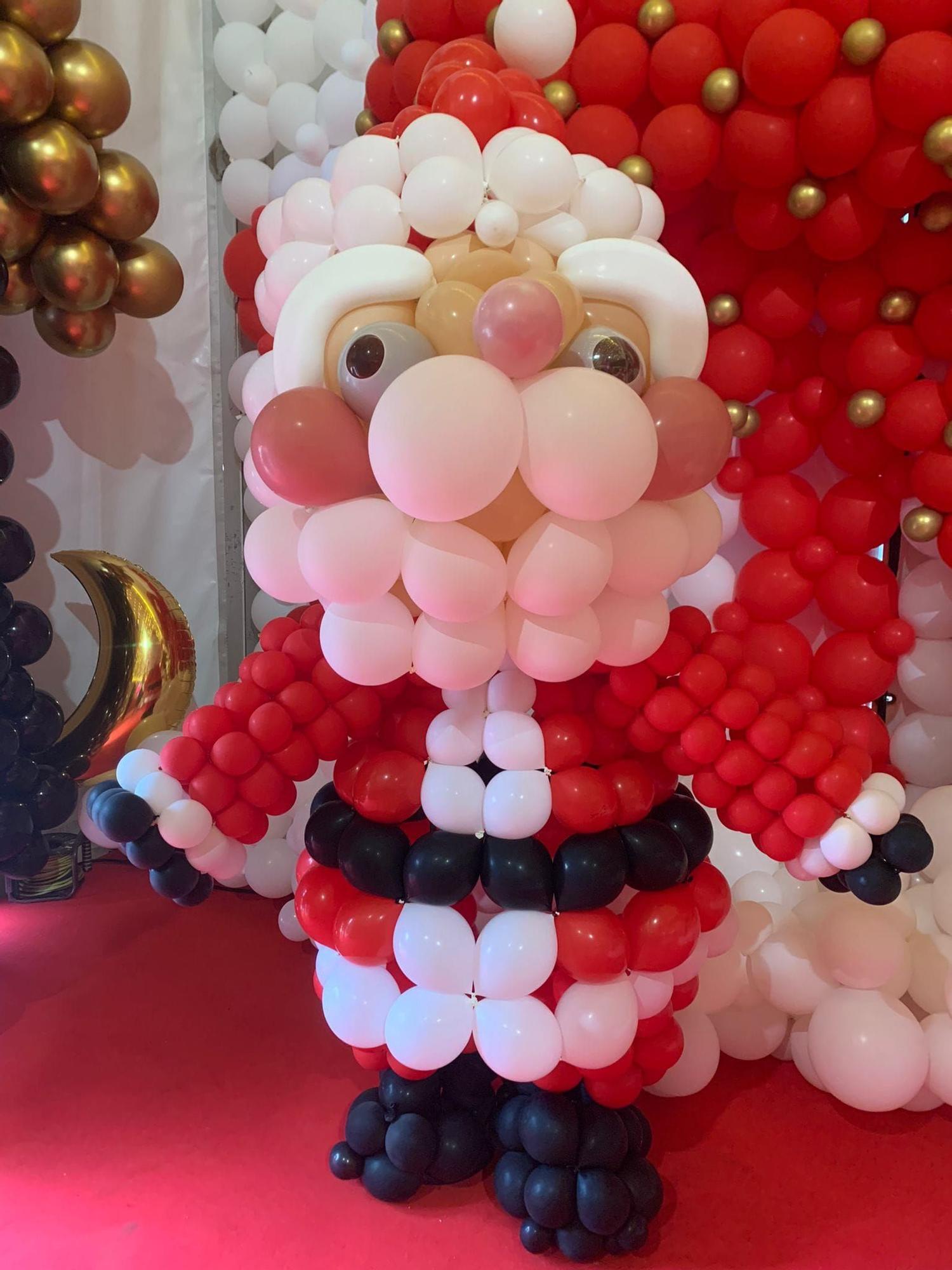 Un pueblo navideño en Ibiza con 100.000 globos