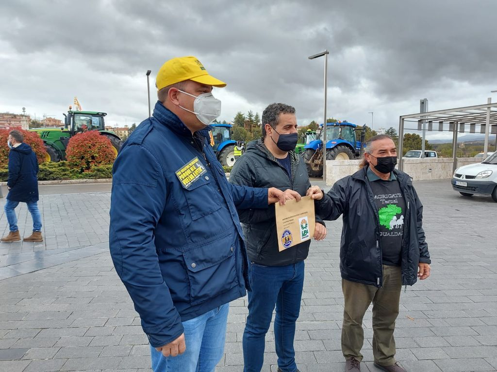 Más de 300 tractores llenan Teruel en la primera de las protestas por la nueva PAC