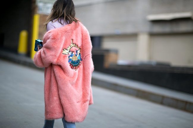Detalle de un abrigo rosa en el 'street style' de Nueva York