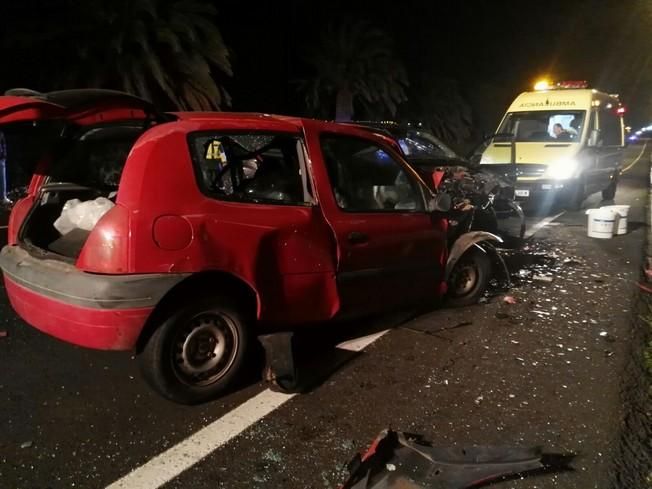 Un muerto y dos heridos graves en una colisión frontal en Lanzarote