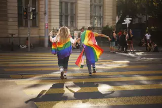 Ni confundidos, ni promiscuos, ni indecisos: la bisexualidad sí existe
