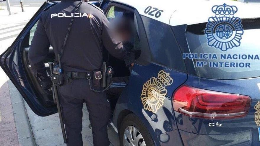 Droga y explota sexualmente 24 horas al día a dos jóvenes en un prostíbulo de València