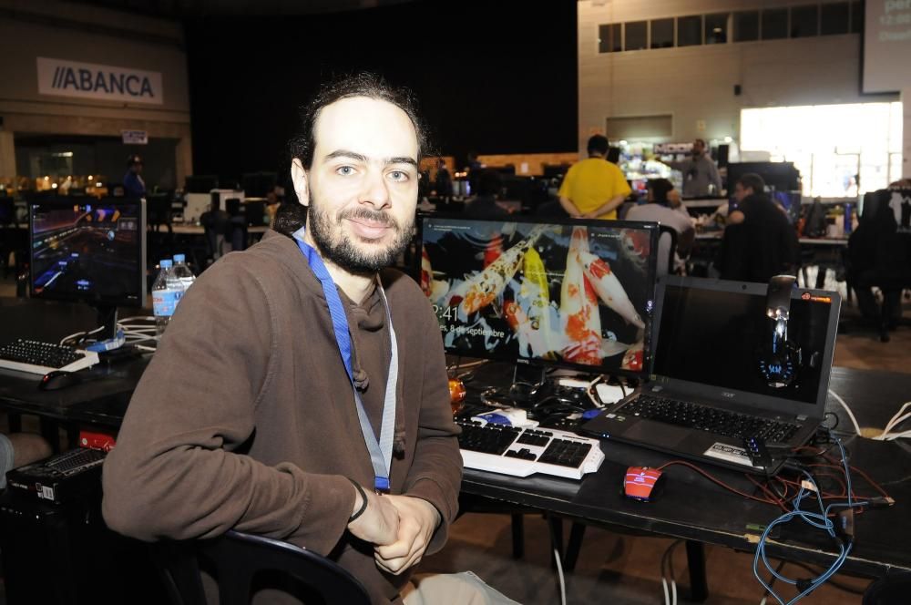 Este fin de semana tiene lugar en Silleda la ''LAN Party'' más grande de Galicia, en la que cientos de ''gamers'' jugarán y competirán juntos a distintos videojuegos.