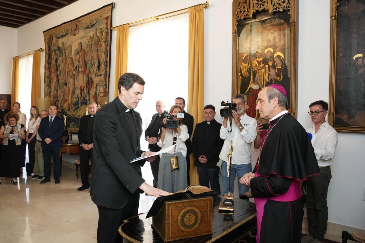 El obispo de Córdoba preside la toma de posesión de los nuevos miembros del Consejo Episcopal de la diócesis
