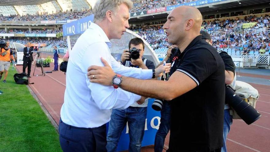 El saludo entre Abelardo y Moyes.