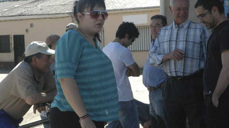 Participantes en la concentración celebrada ayer en Riofrío de Aliste.