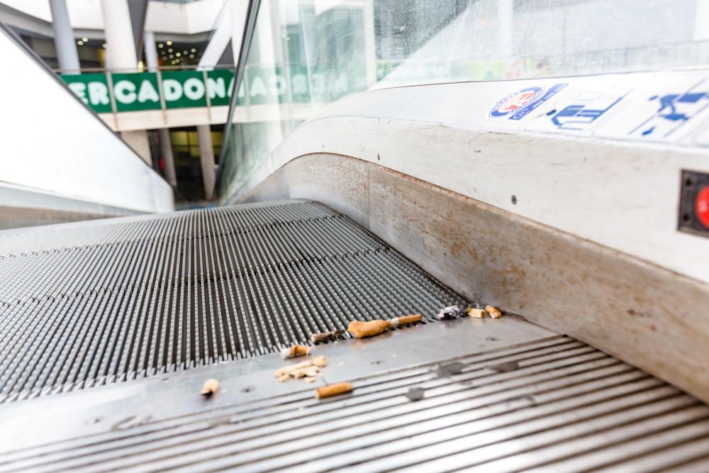La estación de autobuses muestra basura acumulada, ascensores y escaleras fuera de servicio, locales comerciales vacíos y una señalización deficitaria