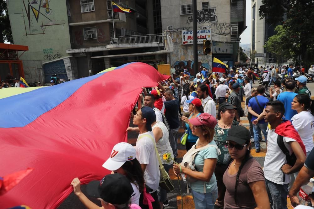 Venezolanos vuelven a las calles tras efímero ...