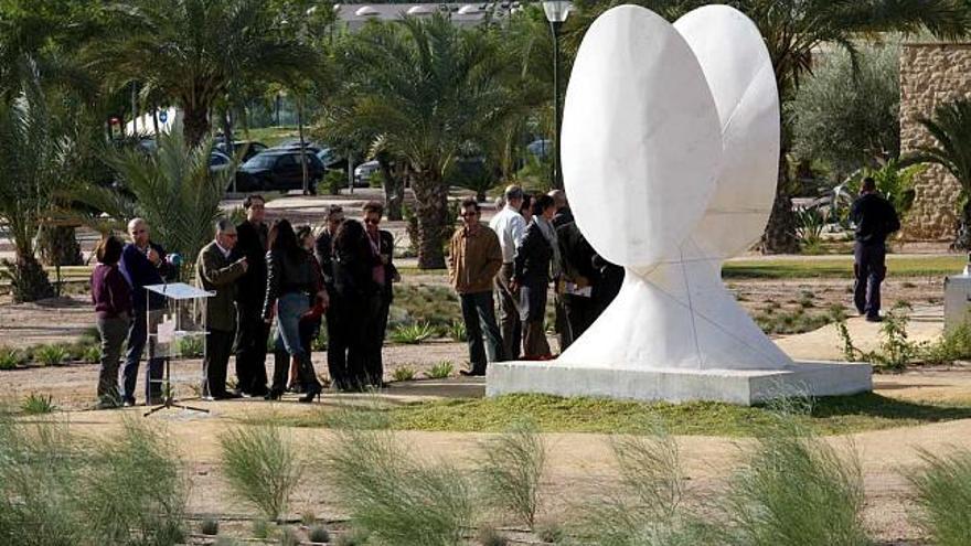 Inauguración de la escultura &quot;Damatemática&quot; celebrada ayer en el campus de la universidad de Elche