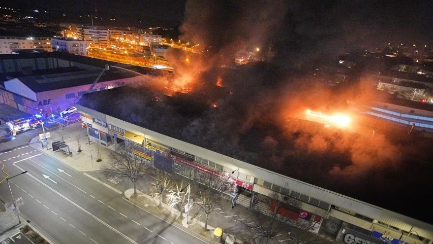 Espectacular Incendi en un concessionari de motos de Girona