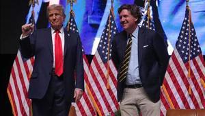 Donald Trump y Tucker Carlson.