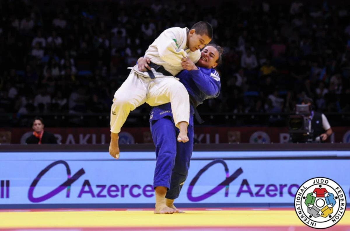 Ai Tsunoda es penja la medalla de plata al Grand Slam de Baku