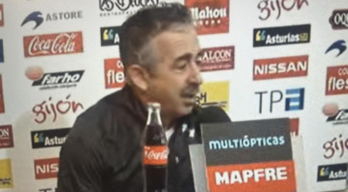 Manuel Preciado, entrenador del Spórting de Gijón, el día que llamó "canalla" a José Moruinho.