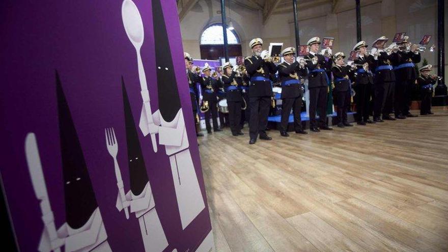 Presentación de &quot;Bocados del Cofrade&quot; con el acompañamiento de la agrupación musical &quot;San Salvador de Oviedo&quot;.