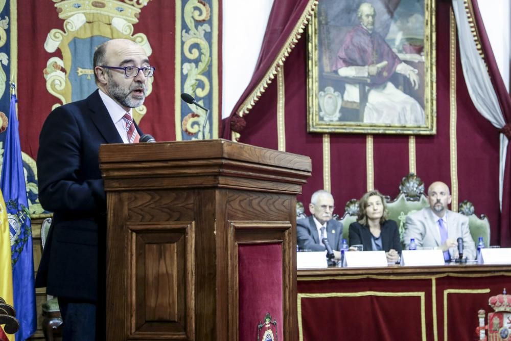 Acto de recepción de los nuevos residentes del HUCA